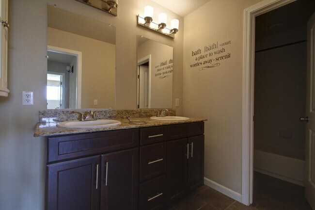 Building Photo - UT PRE LEASE: 2009 Remodeled 6 Bed / 3 Bath, Wood & Stained Concrete Floors, Custom High End Kitc...