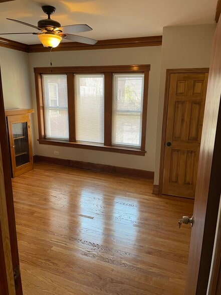 Building Photo - 4817 W Cornelia Ave