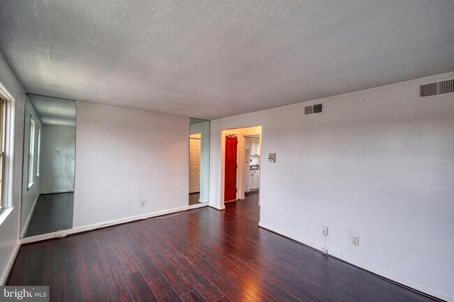 Primary Photo - 2115 Suitland Terrace SE