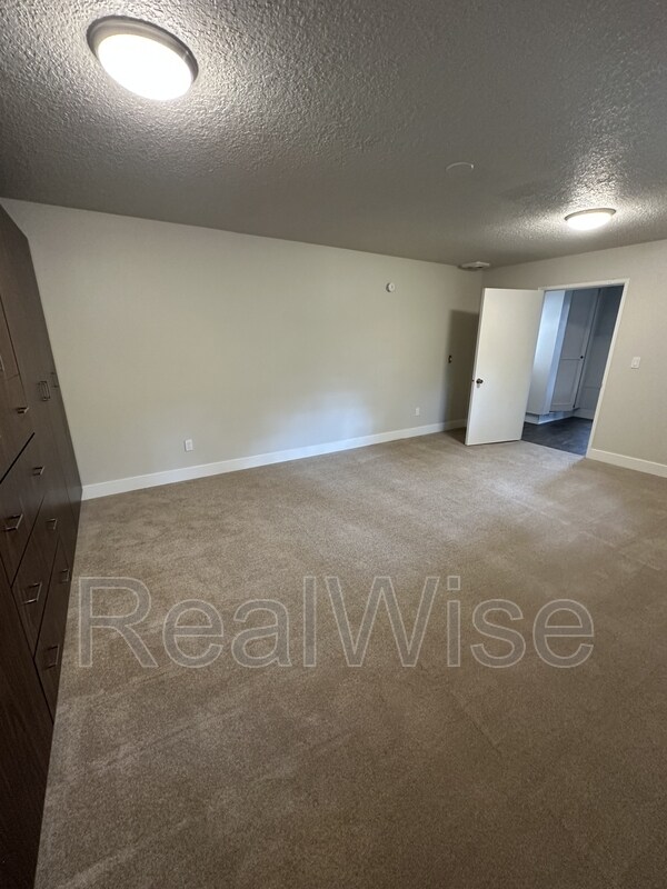 Building Photo - 7730 SW Eaker Pl