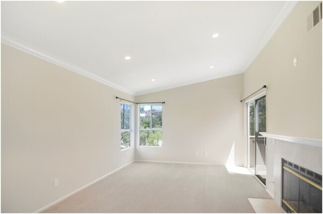 Building Photo - 6 Corniche Dr