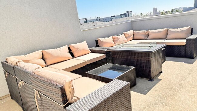 Building Photo - 1307 W Cara Dr