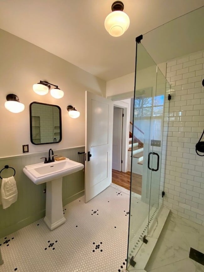 Building Photo - 412 W Ila St