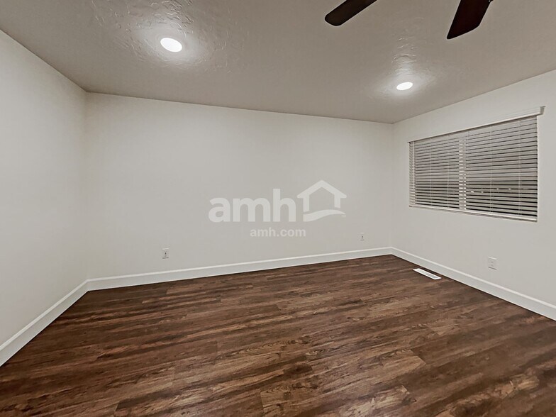 Building Photo - 9486 W Chino St
