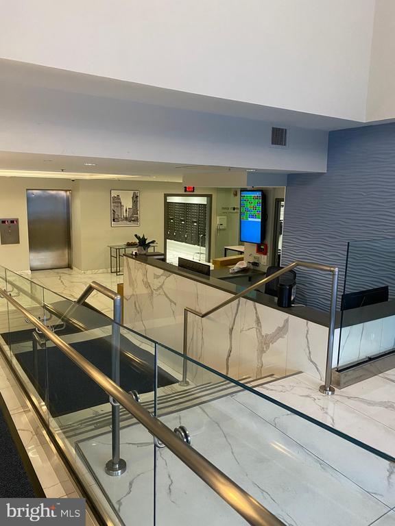 Building Photo - 200 Lombard St