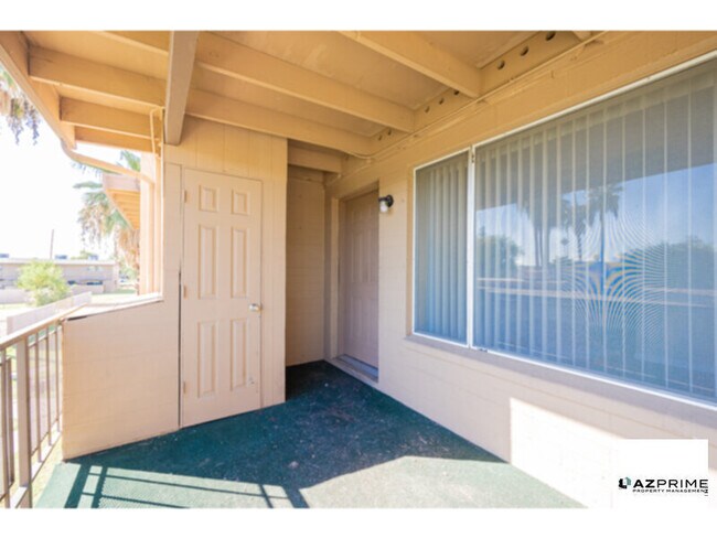 Building Photo - Inviting 3/2 Phoenix Condo - Premium Upper-Level Unit with Mountain Views!