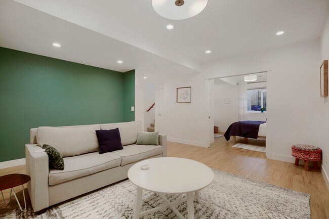 Building Photo - Gorgeous 4 Bedroom Home in NW Indian Peaks Neighborhood. Hardwood floors, Wine Closet and More