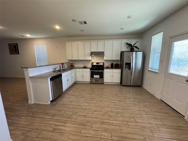 Building Photo - 31303 Whitfield Ct