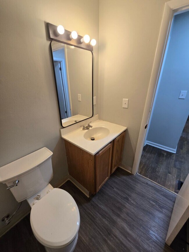 Building Photo - 3 BEDROOM SINGLE FAMILY
