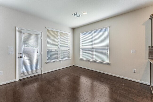 Building Photo - 141 Cres Heights Dr