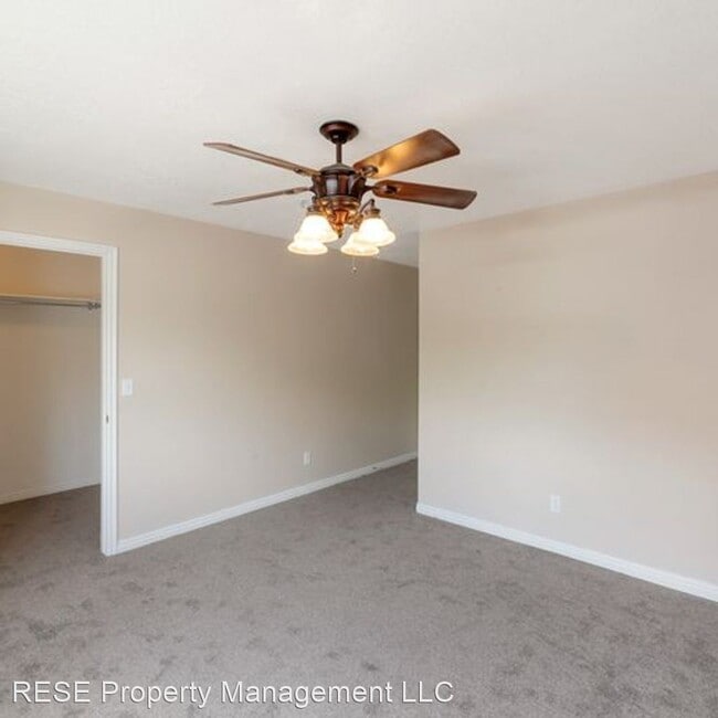 Building Photo - 3 br, 2 bath House - 3397 E Ridge Rd #8