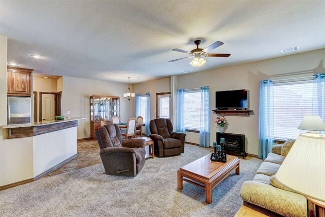 Building Photo - 1413 Scenic Ridge