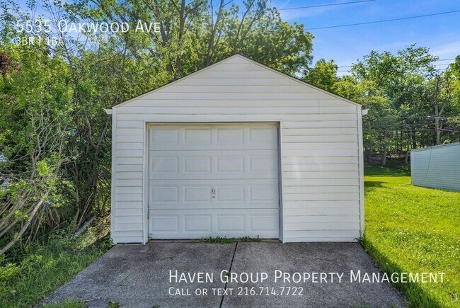 Building Photo - 5535 Oakwood Ave