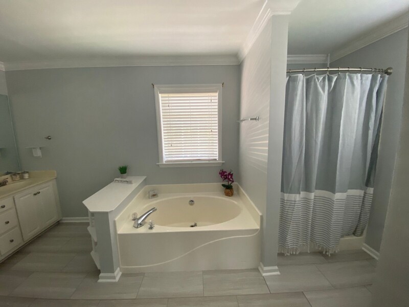 Building Photo - 5933 Old Plank Rd