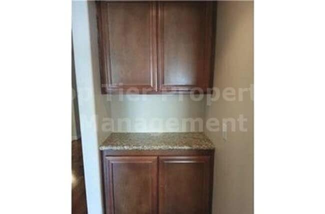 Building Photo - $1000 Move in Discount***Beautiful 2 bed/2 bath Condo in the Heart of Hillcrest - Available NOW*