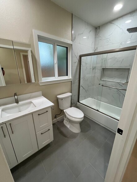 Guest Bath - 608 Myrtle Ave