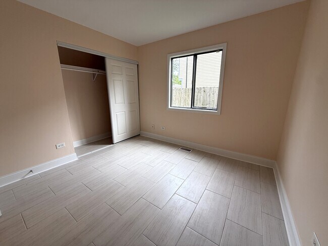 Building Photo - 1191 Hialeah Ln