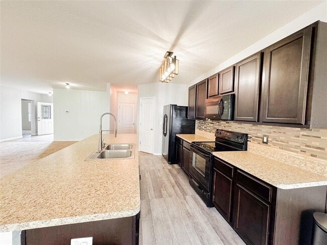 Building Photo - 5525 Forest Ridge Dr