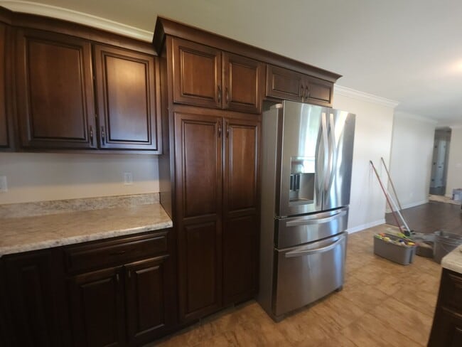 Building Photo - 3 bedroom 3 bathroom house with lots of extras