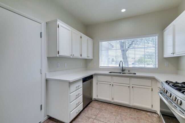 Building Photo - Charming 3-Bedroom Single-Story Home in Elkhorn!