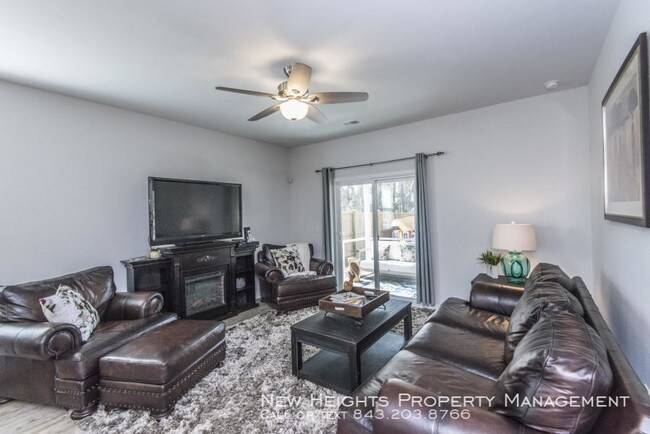 Building Photo - Gorgeous home in McKewn neighborhood!
