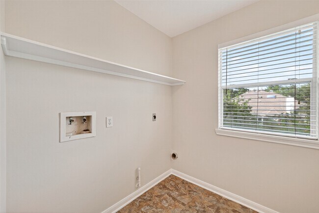 Building Photo - 4539 Springfield Lakes St