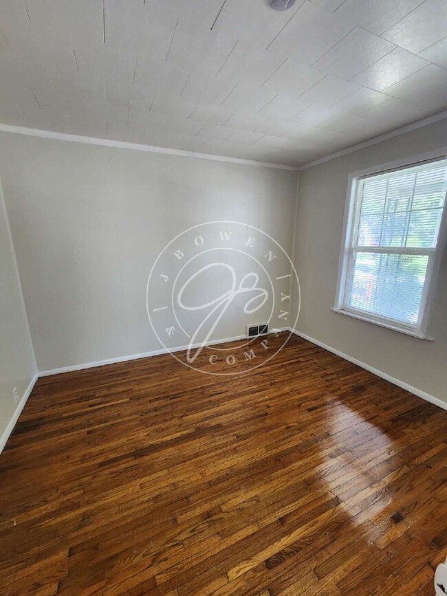 Building Photo - Adorable Updated 3 Bedroom Bungalow Near Downtown & Tony Packo's!
