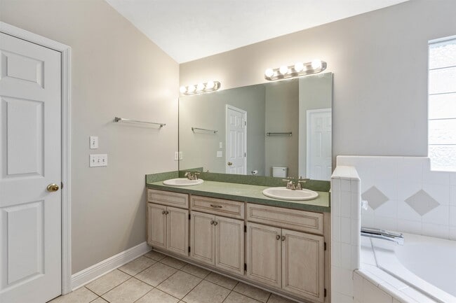 Building Photo - 7103 Shady Grove Way