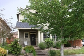 Building Photo - 2335 NW Laura Vis Dr