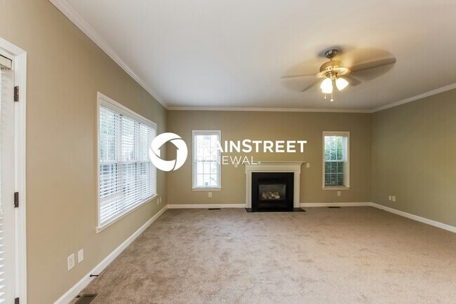 Building Photo - 4 Bedroom Pet-Friendly Home in Matthews, NC with Main Street Renewal