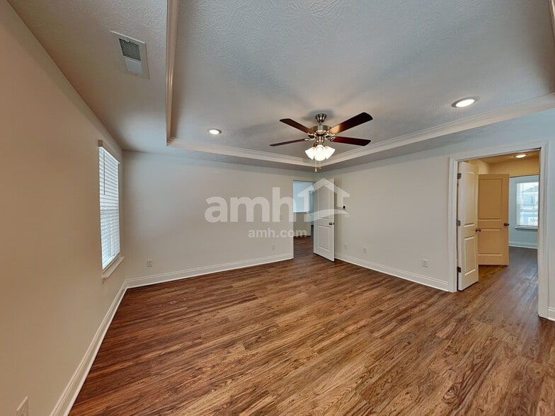 Building Photo - 886 Castor Dr