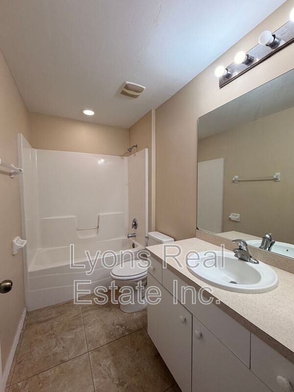 Building Photo - 208 Homewood Ave S