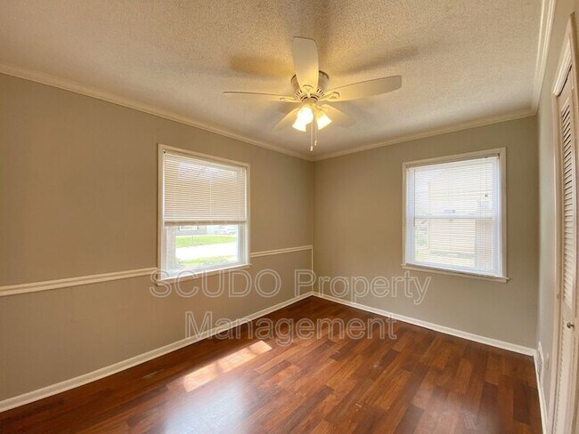 Building Photo - 2706 W 77th St