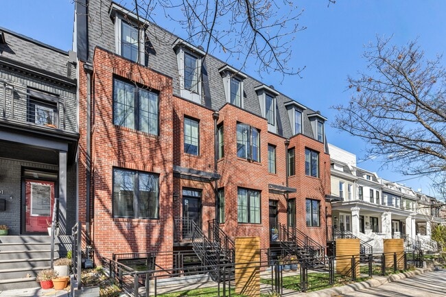 Building Photo - 527 Longfellow St NW