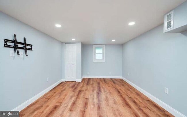 Building Photo - 321 Linden Ln