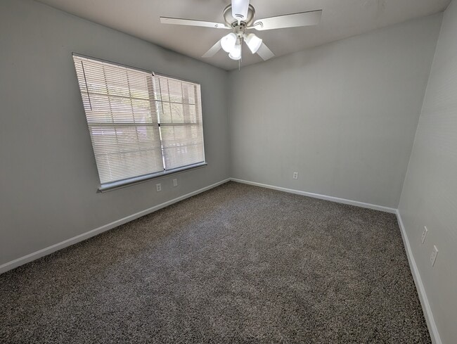 Building Photo - 2350 Horne Ave