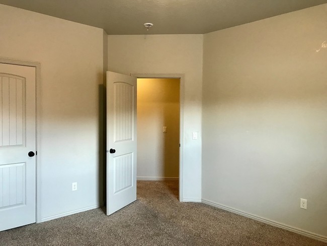 Building Photo - **Beautiful Little Valley Home**