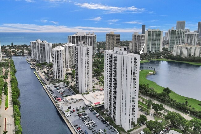 Building Photo - 3625 N Country Club Dr