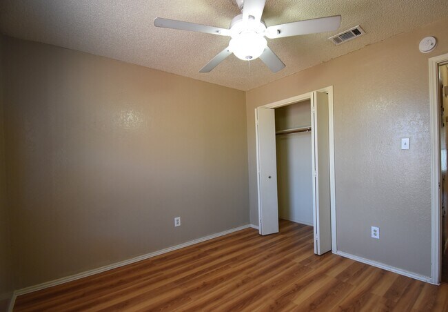 Building Photo - Four Plex