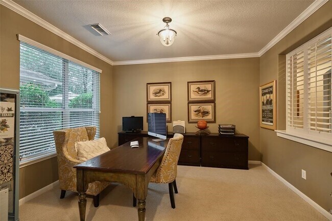 Building Photo - 43 S Longsford Cir