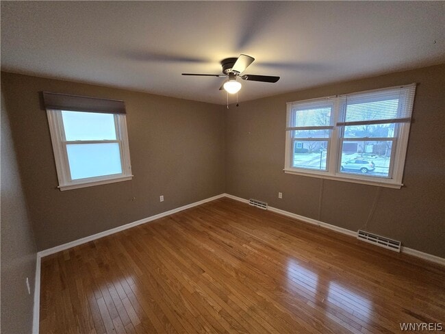 Building Photo - 161 Foxpoint W
