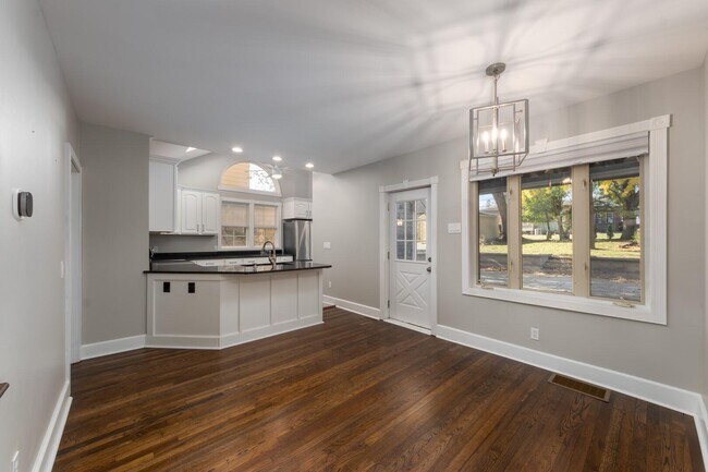 Building Photo - 270 S Center St