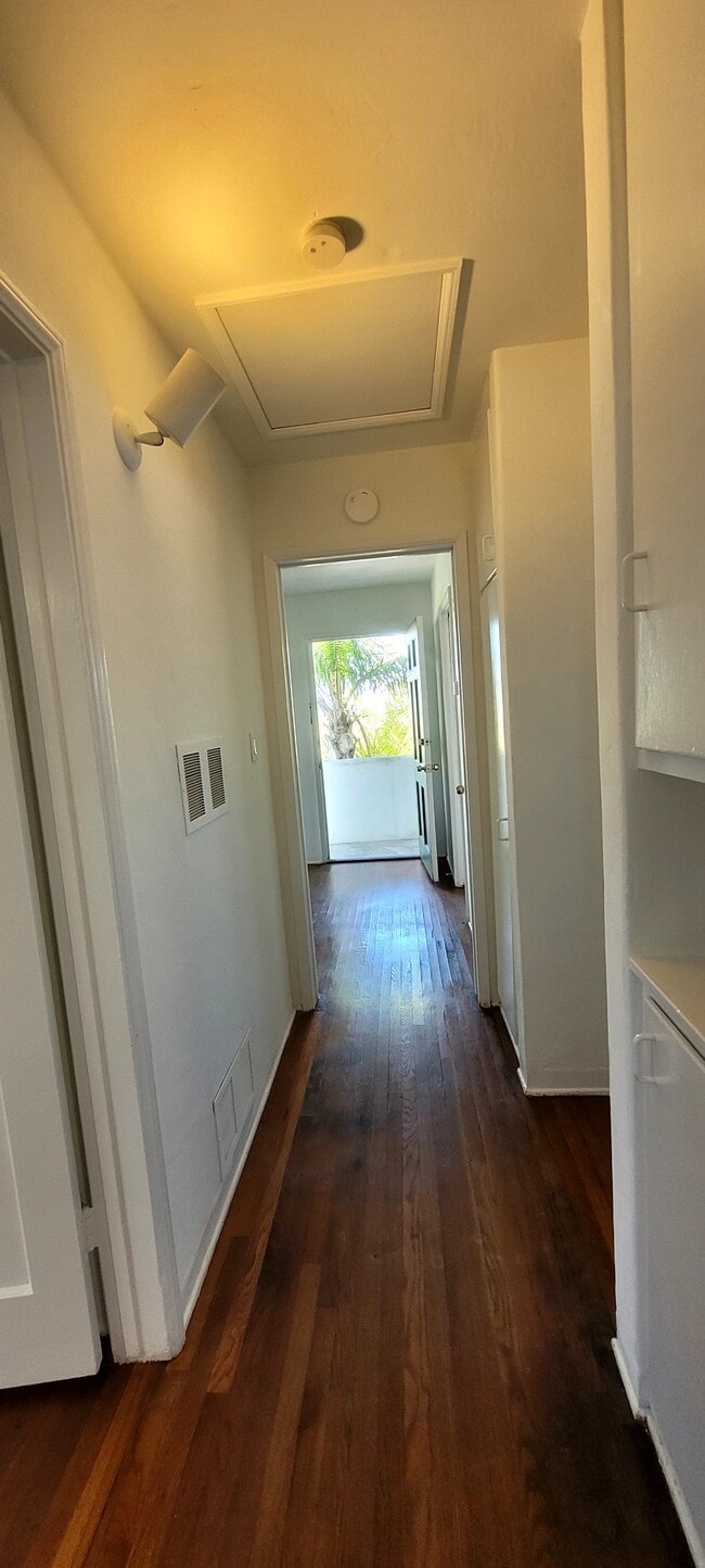 Building Photo - 4313 Mentone St