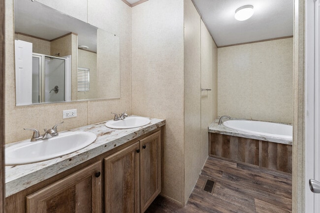 Building Photo - 204 Wild Flower Dr