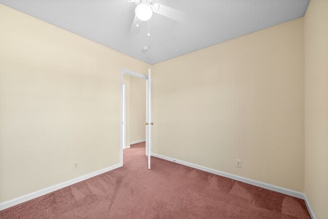 Building Photo - Dog Friendly Home For Rent Near Heritage Park!