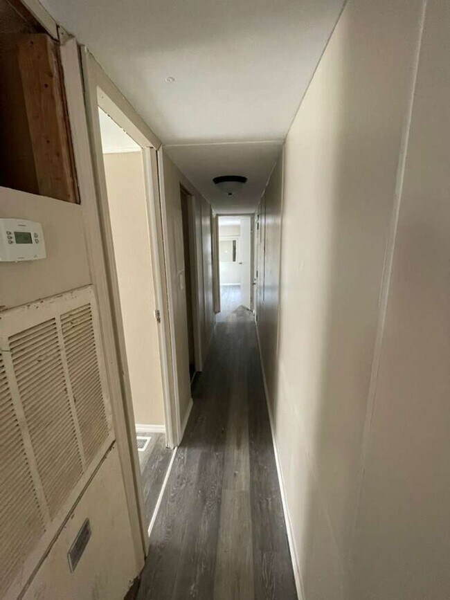 Building Photo - Eagle Estates