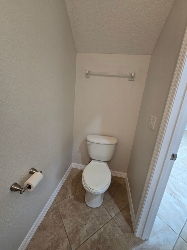 Building Photo - Luxurious Single-Family Home in Secluded Mount Dora Community