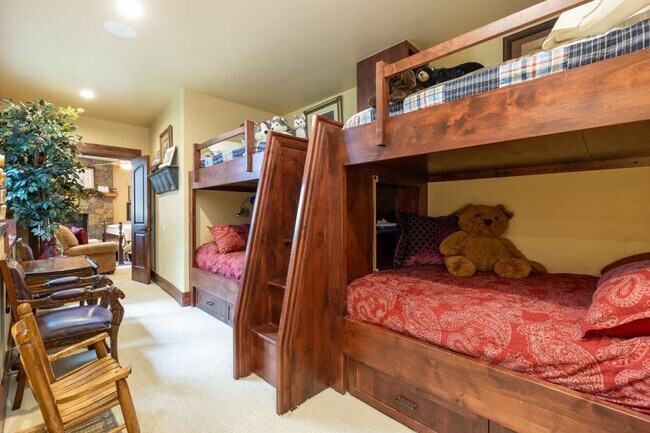 Building Photo - 195 Marks Ln