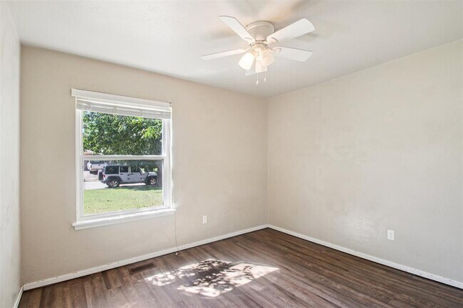 Building Photo - 101 W Vail Dr