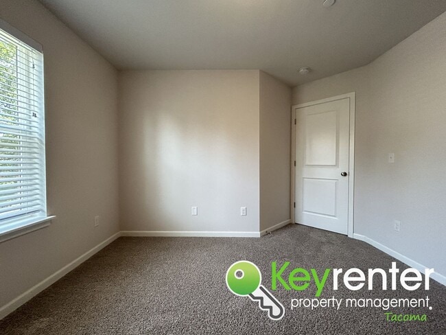 Building Photo - Must-have 3Bed/2.5Bath Lakewood Home